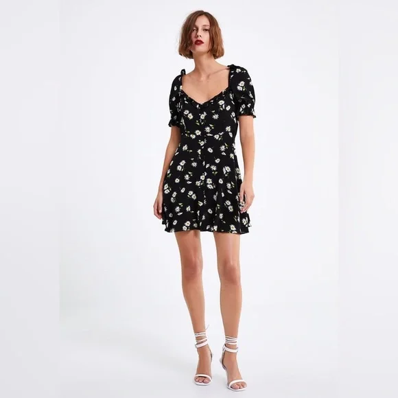 🔥🔥🔥Zara Black Floral Mini Dress - Picture 2 of 10